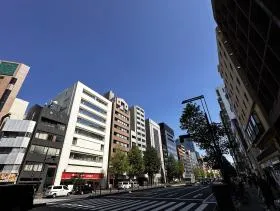 フロントプレイス四谷ビルの外観