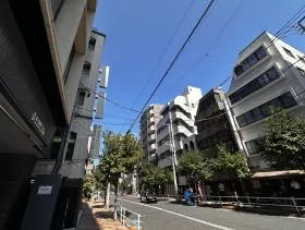 フロントプレイス四谷ビルの外観