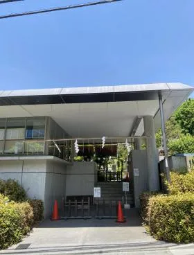 鳩森八幡神社ビルの外観