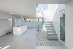 THE DOORSの外観