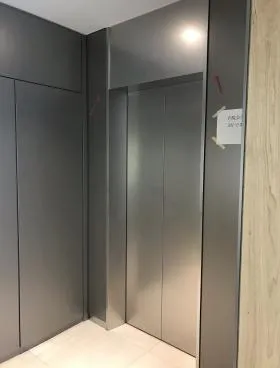 クロスシー秋葉原ビルの外観