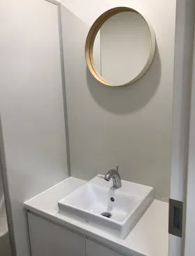 クロスシー秋葉原ビルの外観