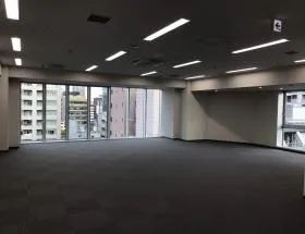 クロスシー秋葉原ビルの外観