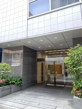 日土地京橋ビルの外観
