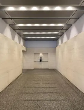 日土地京橋ビルの外観