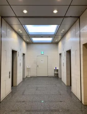 日土地京橋ビルの外観