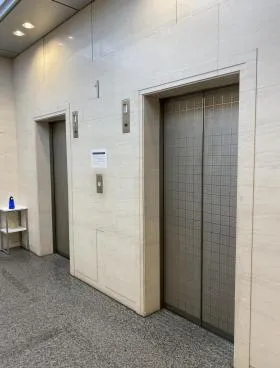 日土地京橋ビルの外観