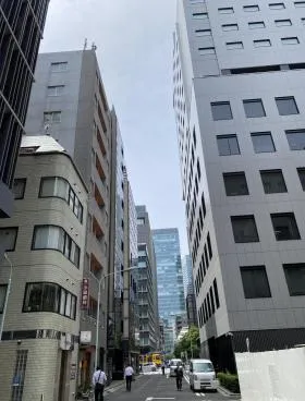 日土地京橋ビルの外観