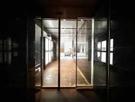 プレリー日本橋ビルの外観