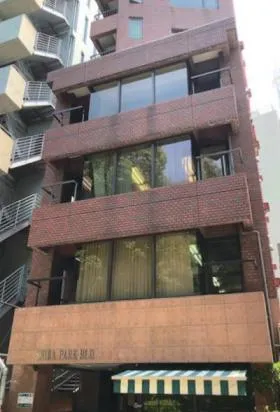 芝パークビルの外観