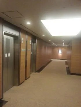 城山トラストタワーの外観