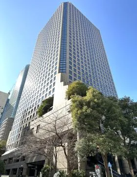 城山トラストタワーの外観