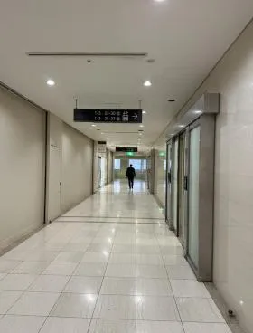 城山トラストタワーの外観
