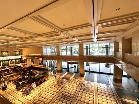 城山トラストタワーの外観