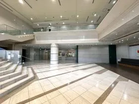 城山トラストタワーの外観