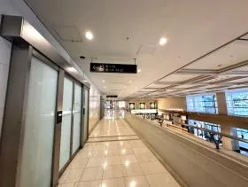 城山トラストタワーの外観