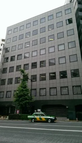 新川イワデビルの外観