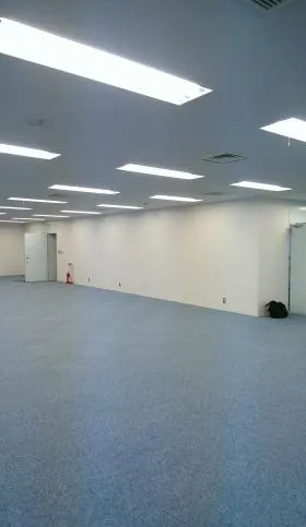 新川イワデビルの外観