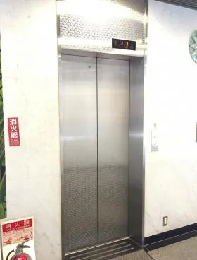西新橋中ビルの外観
