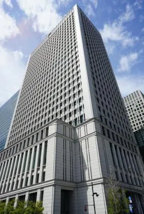 日本生命丸の内ビルの外観