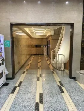 虎ノ門実業会館 本館の外観