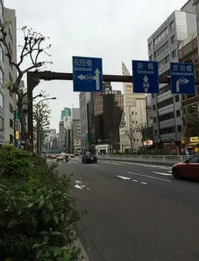 虎ノ門実業会館 本館の外観
