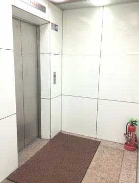ウンピン虎ノ門ビルの外観