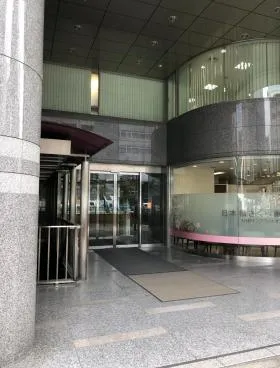 宝明治安田ビルの外観