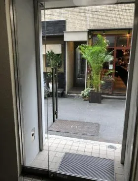 虎ノ門川村ビルの外観