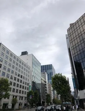 虎ノ門川村ビルの外観
