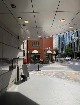 クアトロ室町ビルの外観