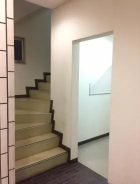 寿ビルの外観