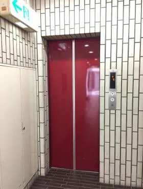 寿ビルの外観