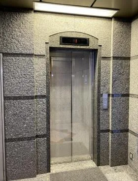 虎ノ門鈴木ビルの外観
