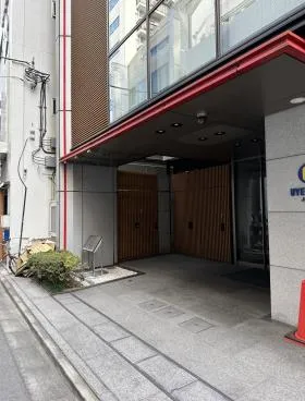 上村工業東京支社ビルの外観