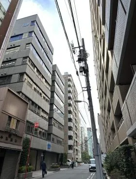 上村工業東京支社ビルの外観