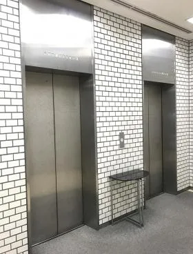 上野ビルの外観
