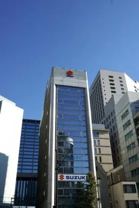 スズキ東新橋ビルの外観