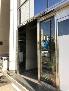 スズキ東新橋ビルの外観
