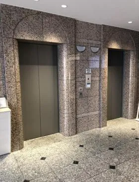 バド銀座東(旧秀和第3築地)ビルの外観