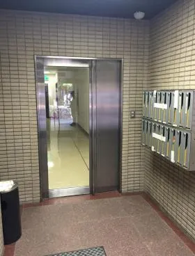 川辺ビルの外観