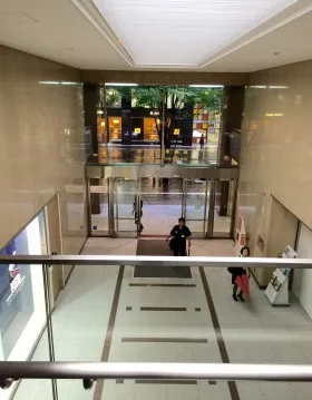 国際ビルの外観