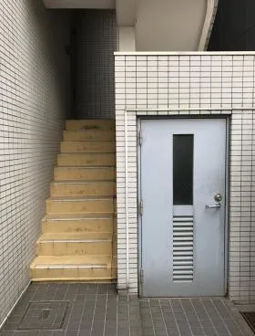 丸神ビルの外観