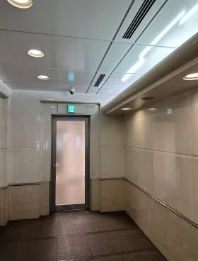 日本工築2号館ビルの外観