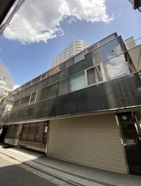 トウセン隼町ビルの外観