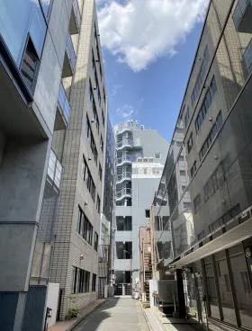トウセン隼町ビルの外観