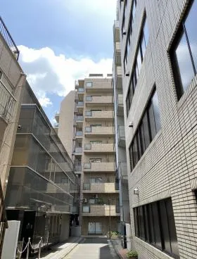 トウセン隼町ビルの外観