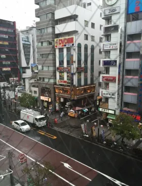 布萬スカイビルの外観