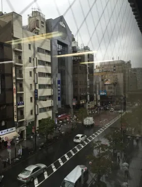 布萬スカイビルの外観