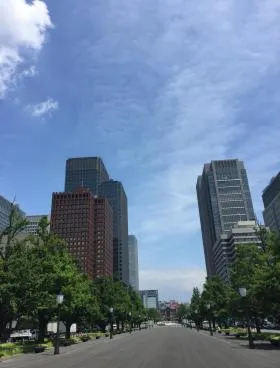 丸の内仲通りビルの外観